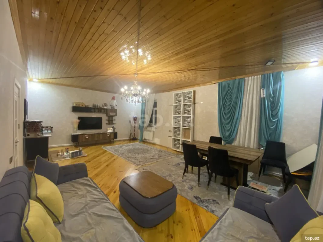 Satılır 6 otaqlı həyət evi 234 m²