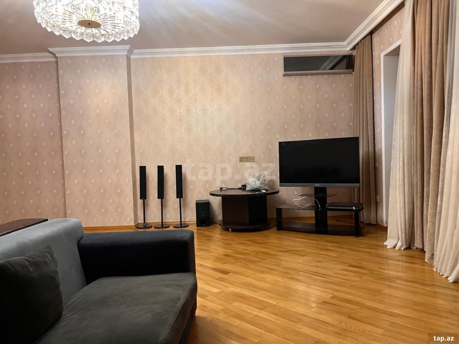 Kirayə verilir 3 otaqlı yeni tikili 160 m²