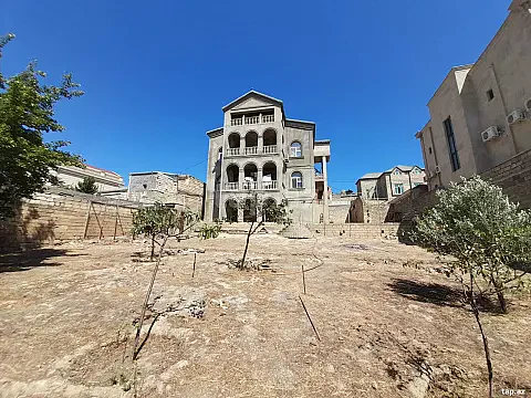 Satılır 7 otaqlı həyət evi 320 m² — Bakı, Badamdar 7 otaq 320.00 m²