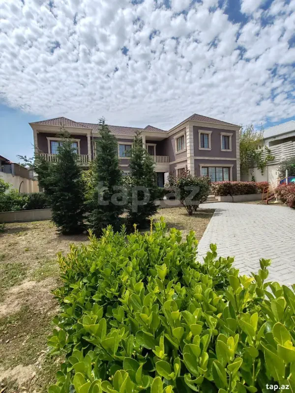 Satılır 5 otaqlı həyət evi 300 m²