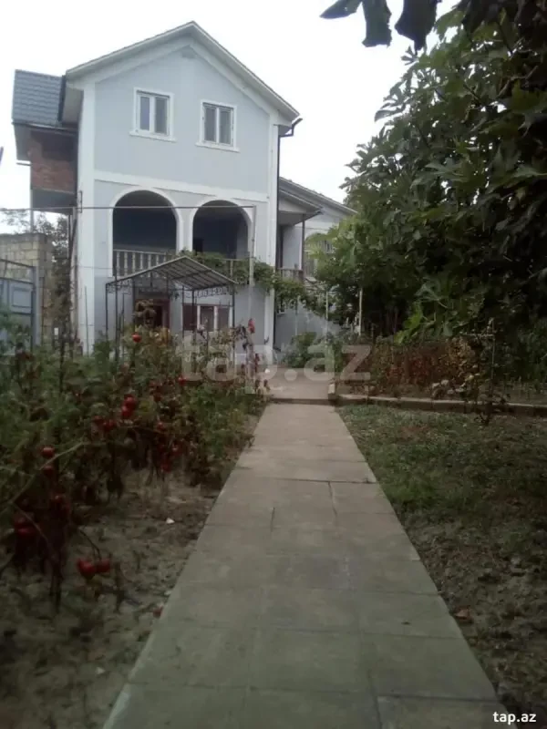 Satılır 5 otaqlı həyət evi 300 m²