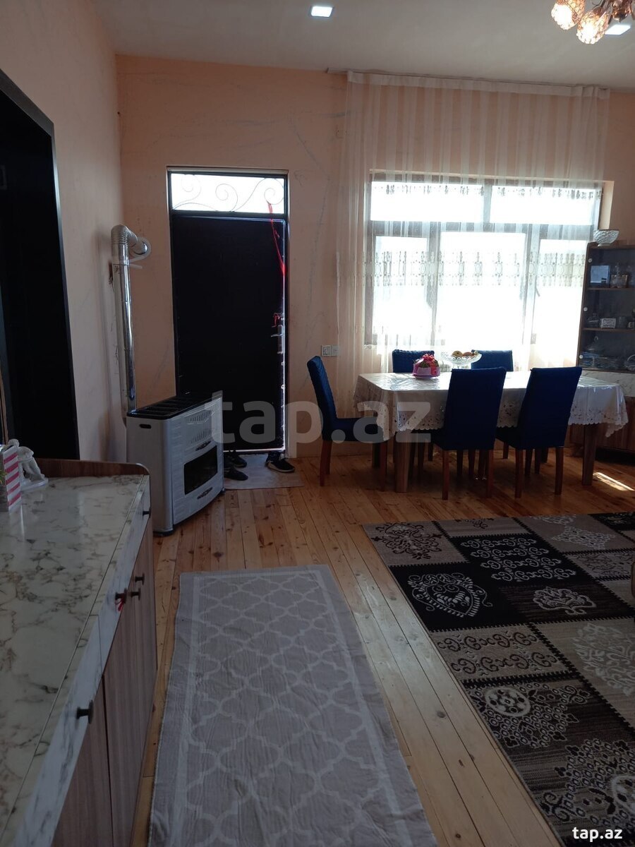 Satılır 6 otaqlı həyət evi 200 m²