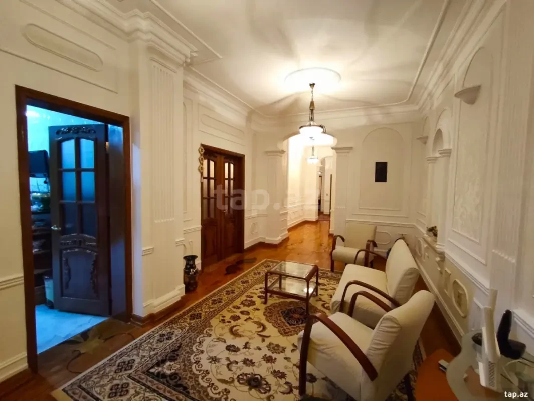 Kirayə verilir 4 otaqlı yeni tikili 200 m²