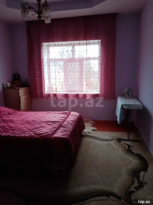 Satılır 5 otaqlı həyət evi 300 m²