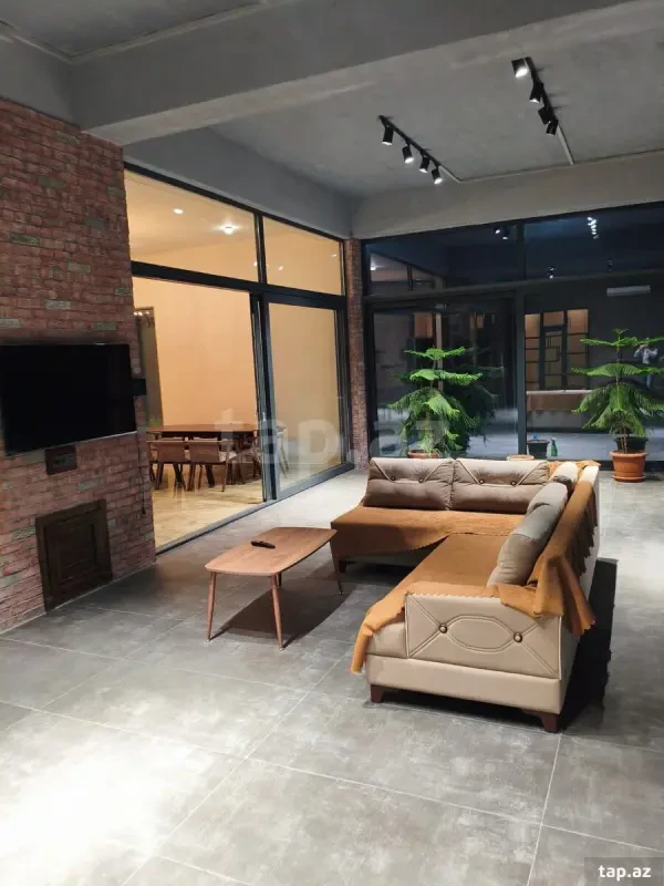Kirayə verilir 6 otaqlı həyət evi 300 m²