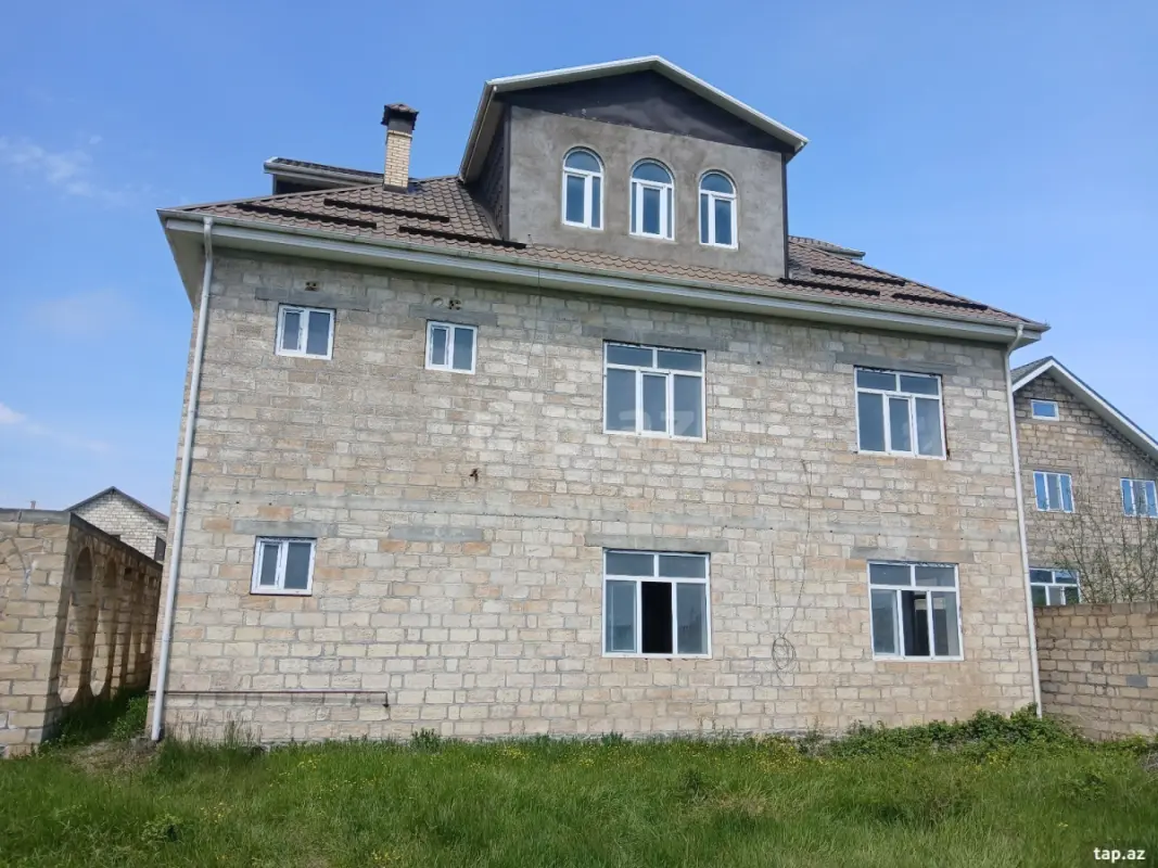 Satılır 5 otaqlı həyət evi 200 m²