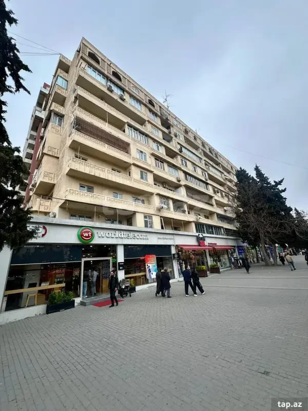 Satılır 5 otaqlı mənzil 130 m²
