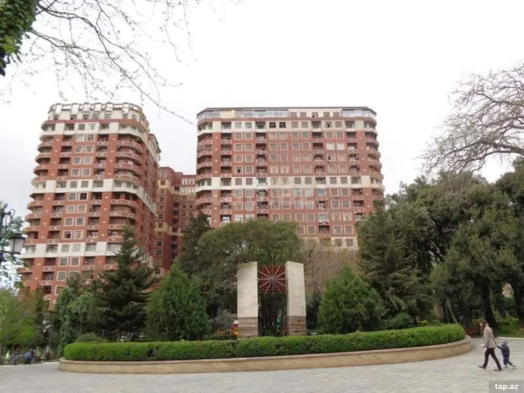 Satılır 4 otaqlı yeni tikili 202 m²