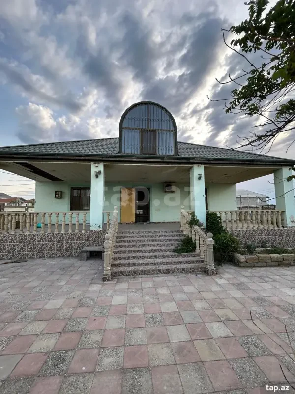 Satılır 4 otaqlı həyət evi 270 m²