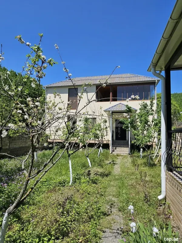 Satılır 3 otaqlı həyət evi 100 m²