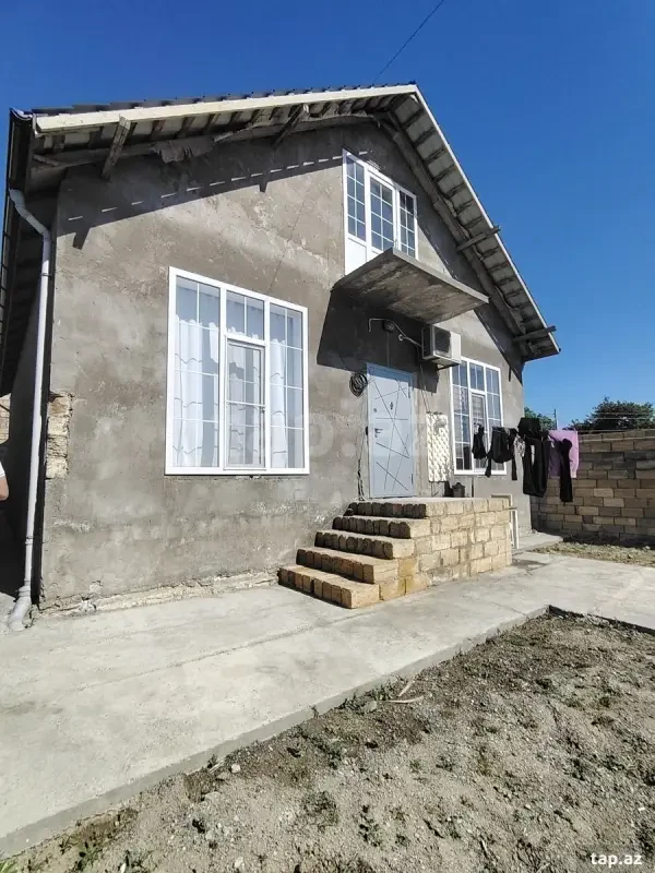 Satılır 3 otaqlı həyət evi 100 m²