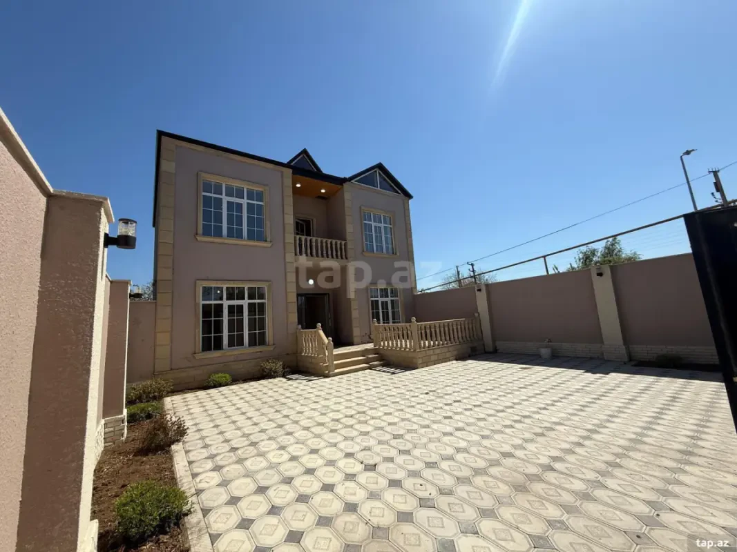 Satılır 5 otaqlı həyət evi 200 m²