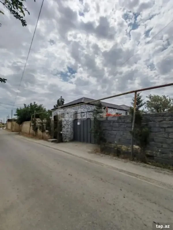 Satılır 4 otaqlı həyət evi 200 m²