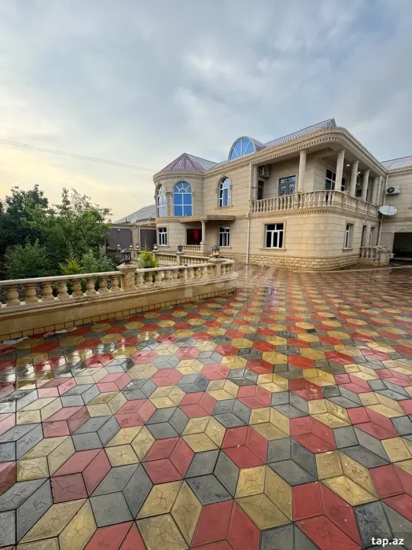 Satılır 7 otaqlı həyət evi 350 m²