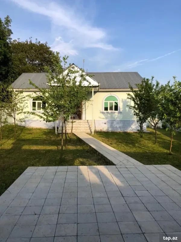 Satılır 4 otaqlı həyət evi 100 m²