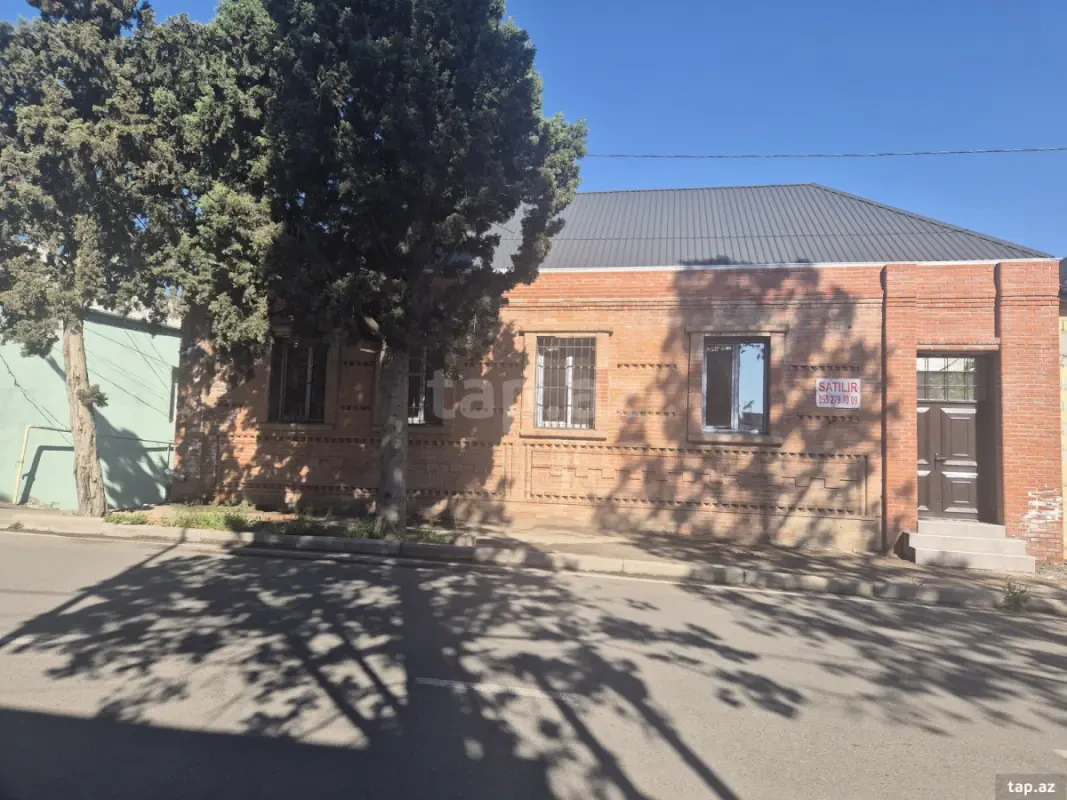 Satılır 8 otaqlı həyət evi 200 m²