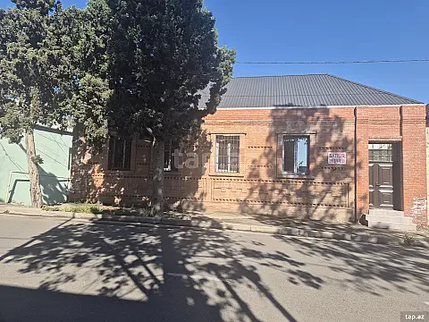 Satılır 8 otaqlı həyət evi 200 m² — Gəncə 8 otaq 200.00 m²