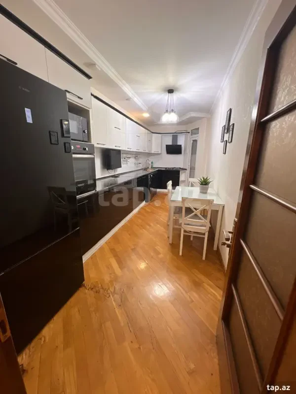 Satılır 3 otaqlı yeni tikili 135 m²