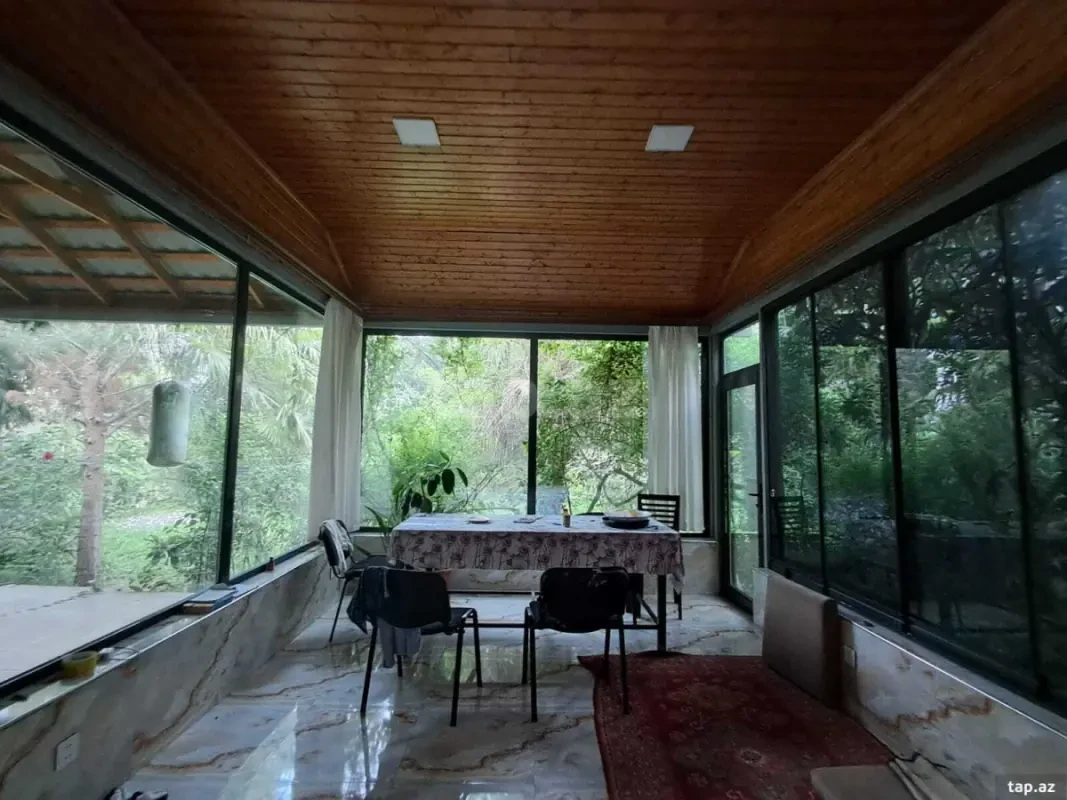 Satılır 7 otaqlı həyət evi 240 m²