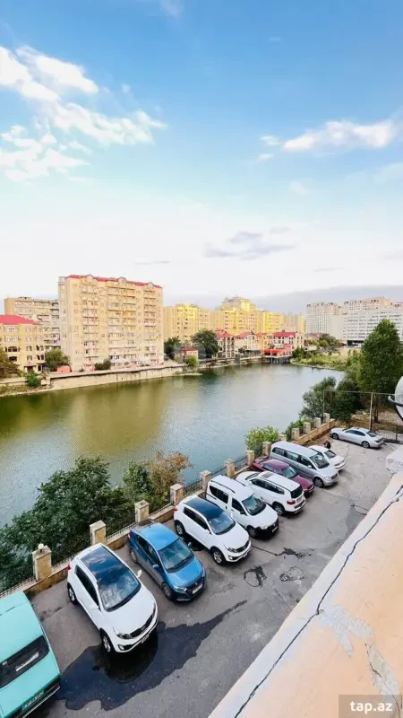 Satılır 3 otaqlı yeni tikili 160 m²