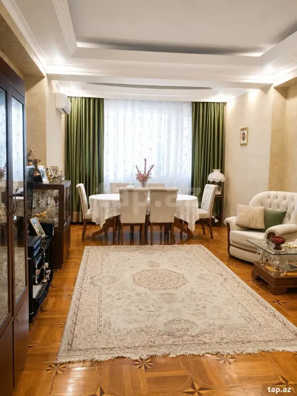 Satılır 3 otaqlı yeni tikili 130 m²