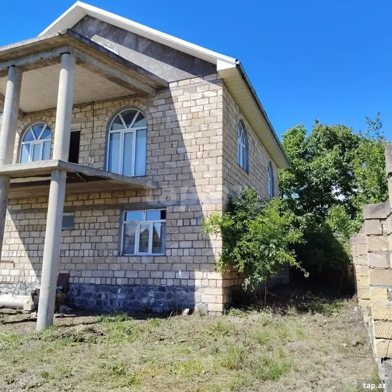 Satılır 6 otaqlı həyət evi 200 m²