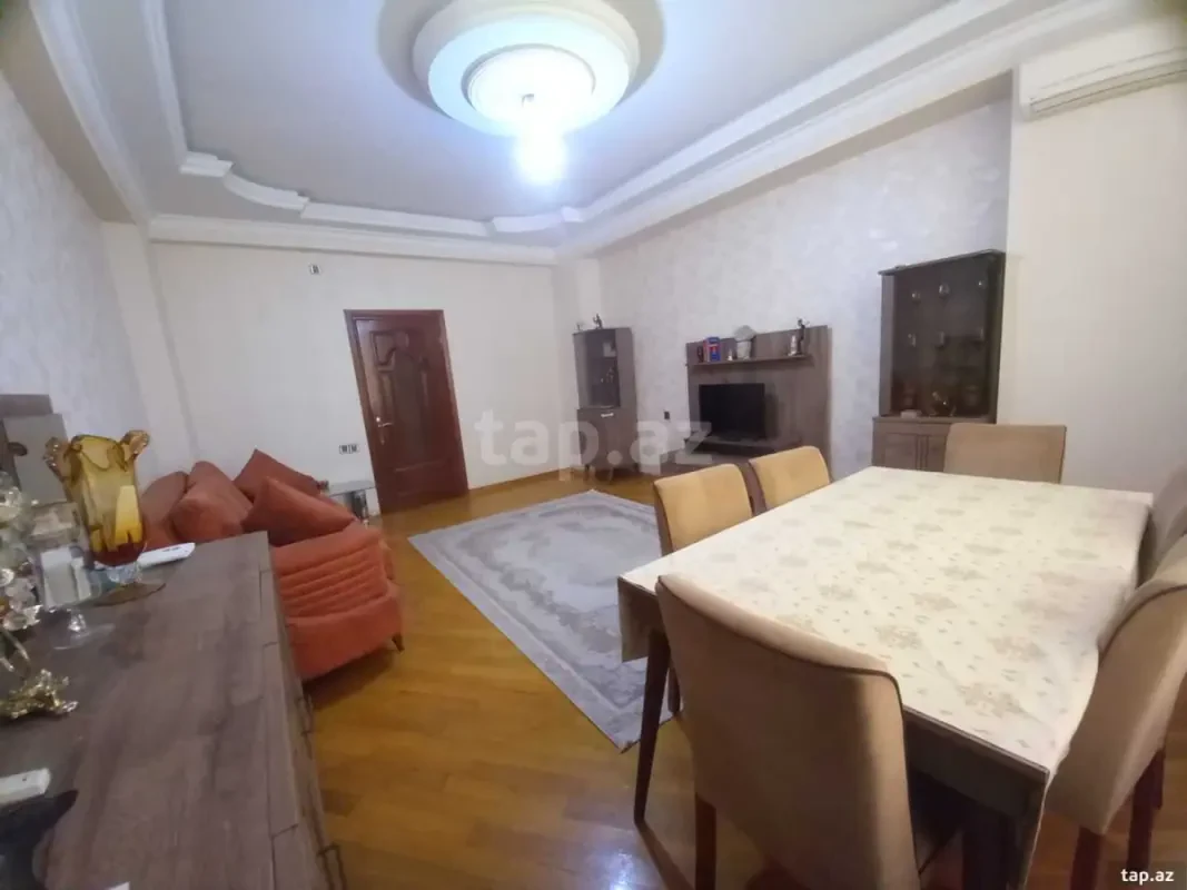 Kirayə verilir 3 otaqlı yeni tikili 130 m²
