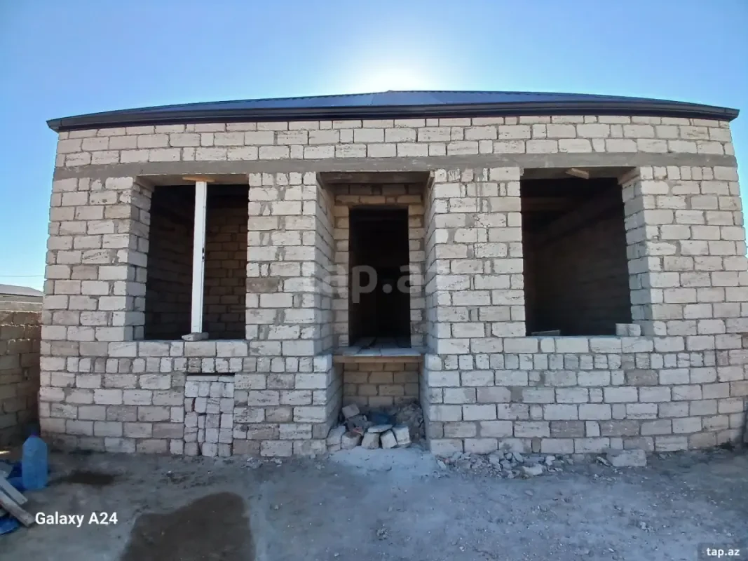 Satılır 4 otaqlı həyət evi 100 m²