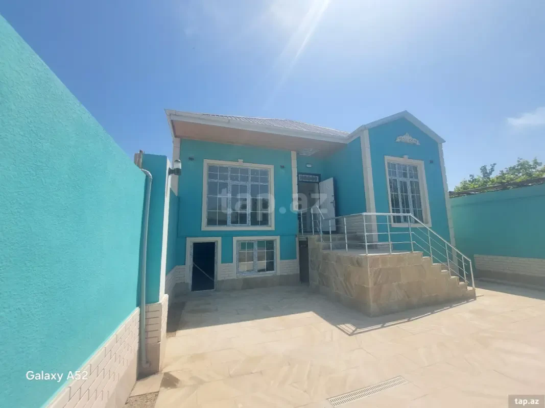 Satılır 4 otaqlı həyət evi 200 m²