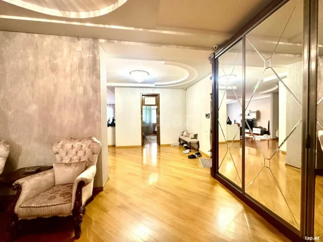 Satılır 7 otaqlı yeni tikili 360 m²