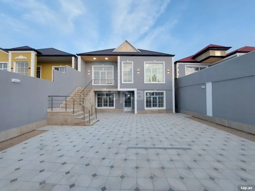 Satılır 4 otaqlı həyət evi 250 m²