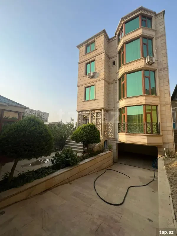 Kirayə verilir 6 otaqlı həyət evi 570 m²