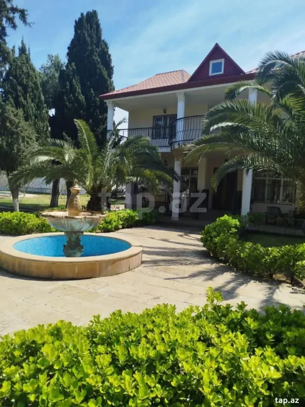 Satılır 6 otaqlı həyət evi 500 m²