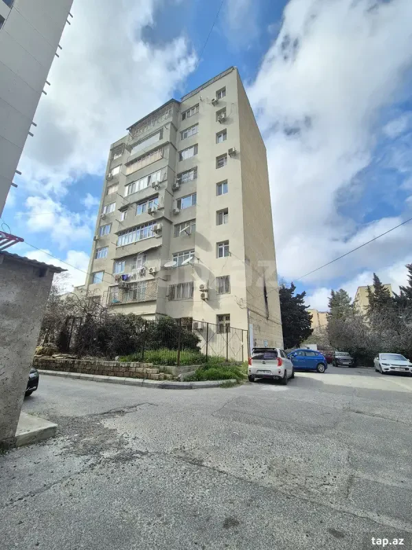 Satılır 4 otaqlı mənzil 150 m²