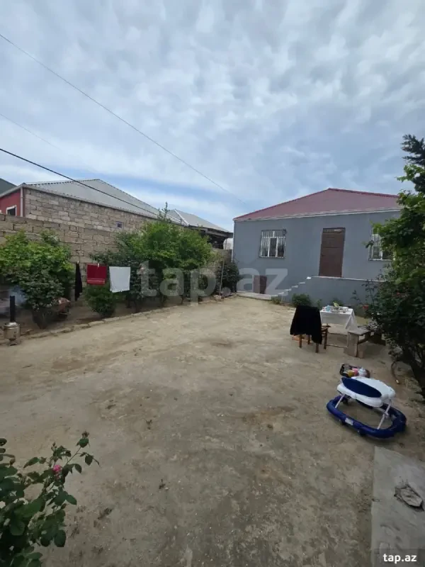 Satılır 3 otaqlı həyət evi 270 m²