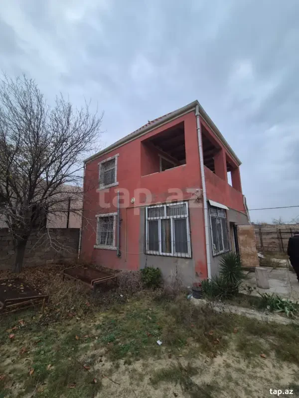 Satılır 4 otaqlı həyət evi 600 m²