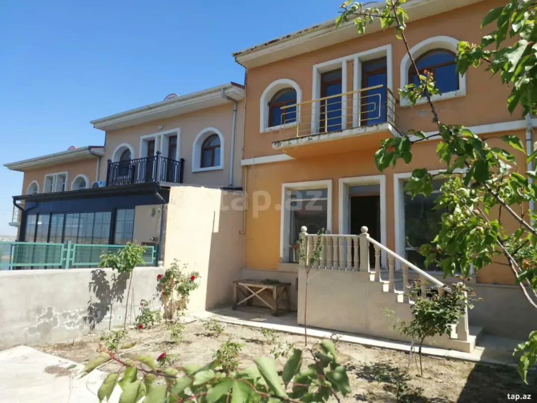 Satılır 5 otaqlı həyət evi 210 m²