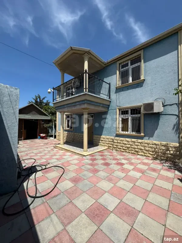 Satılır 5 otaqlı həyət evi 180 m²