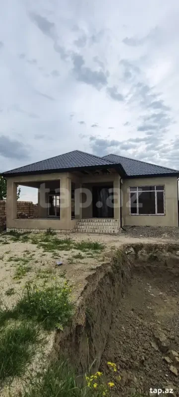 Satılır 5 otaqlı həyət evi 160 m²