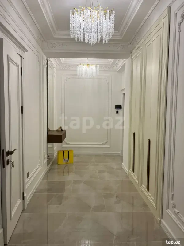 Satılır 3 otaqlı yeni tikili 120 m²