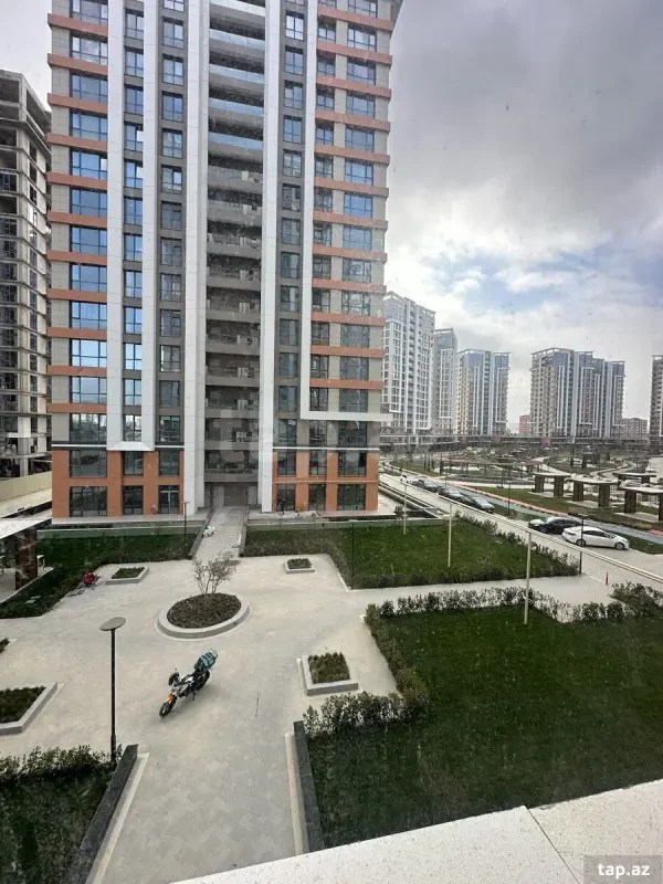 Satılır 3 otaqlı yeni tikili 130 m²