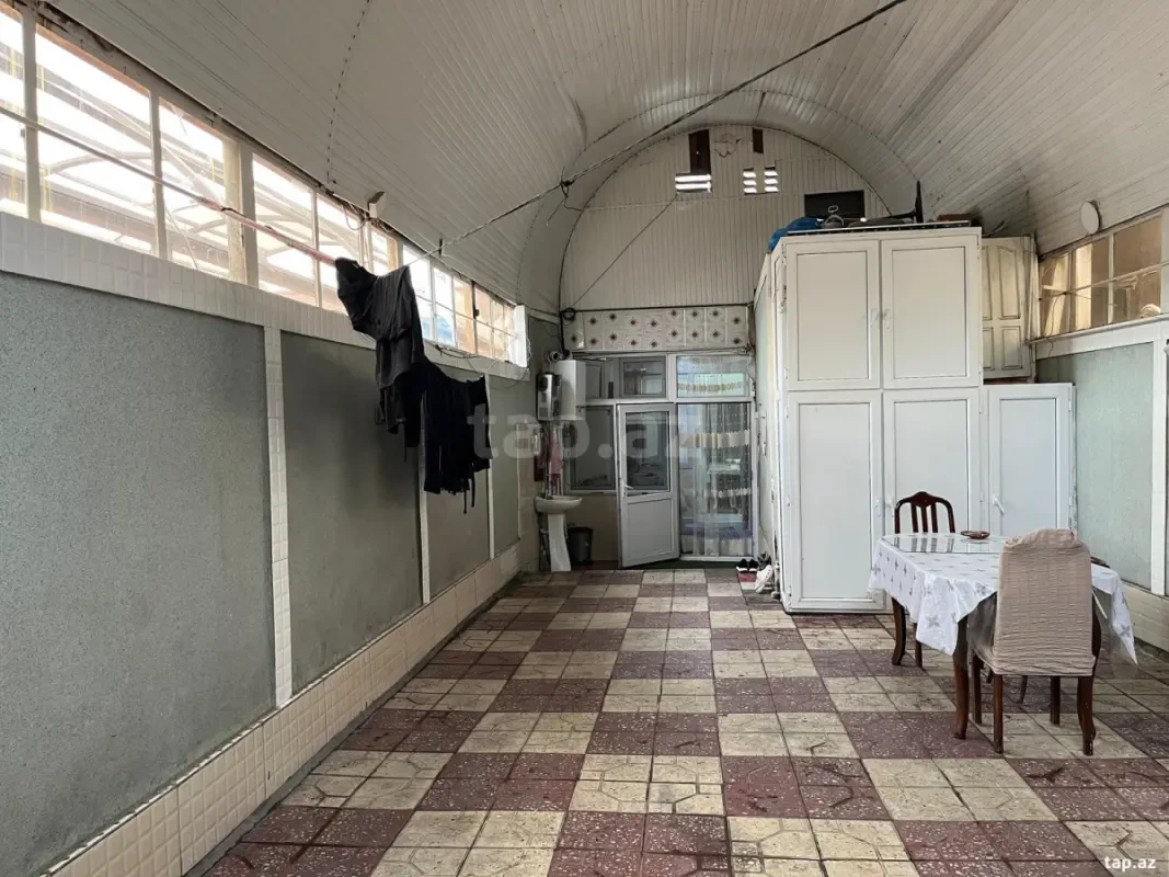 Satılır 3 otaqlı mənzil 195 m²