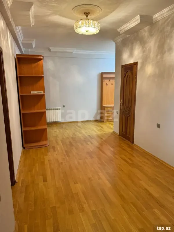 Satılır 3 otaqlı yeni tikili 125 m²