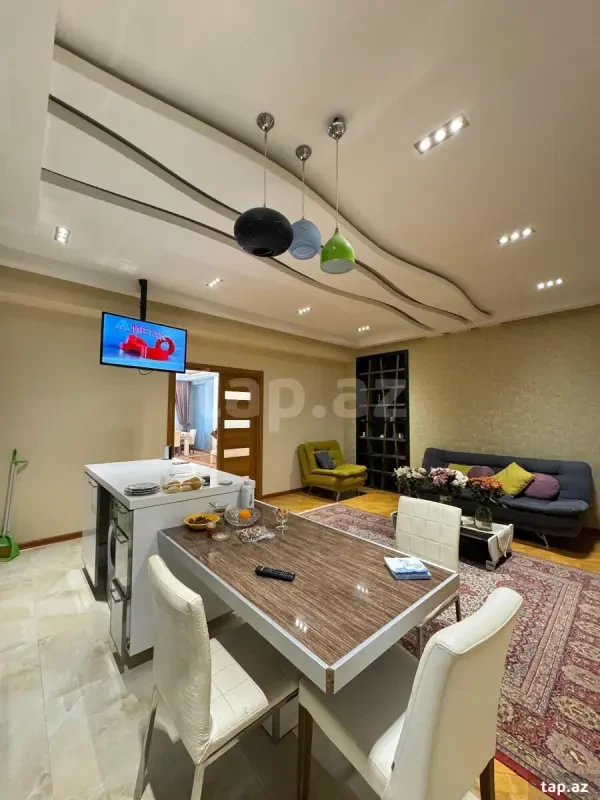 Satılır 4 otaqlı yeni tikili 160 m²