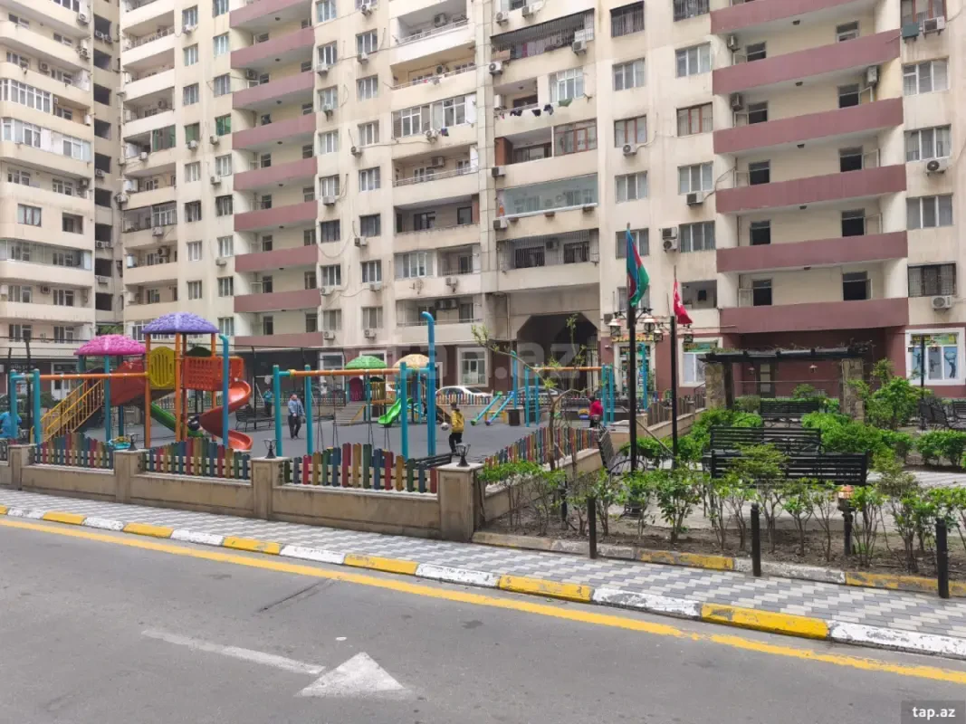 Satılır 3 otaqlı yeni tikili 130 m²