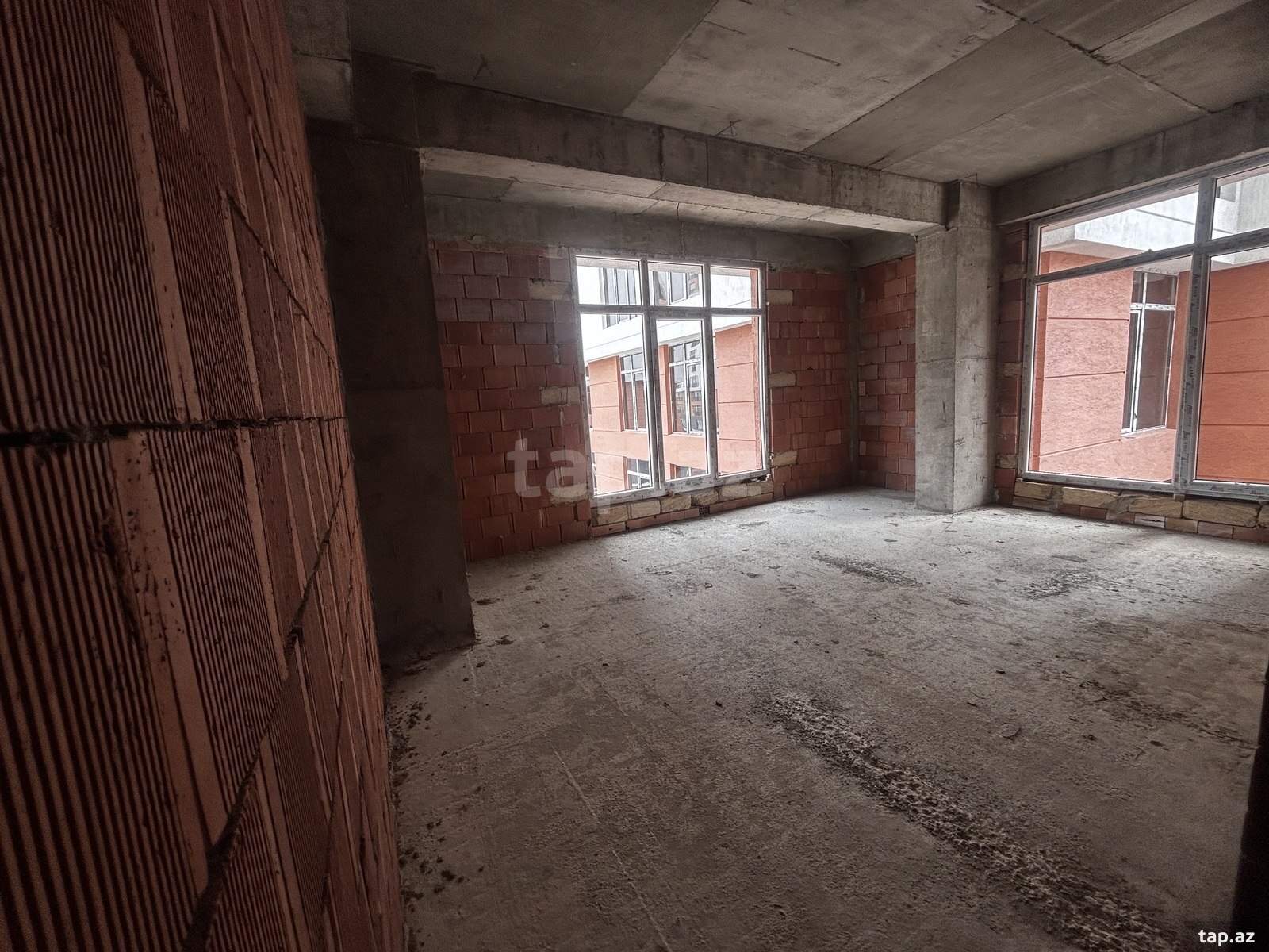 Satılır 2 otaqlı yeni tikili 78.6 m²