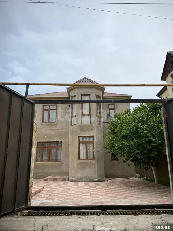 Satılır 4 otaqlı həyət evi 180 m²