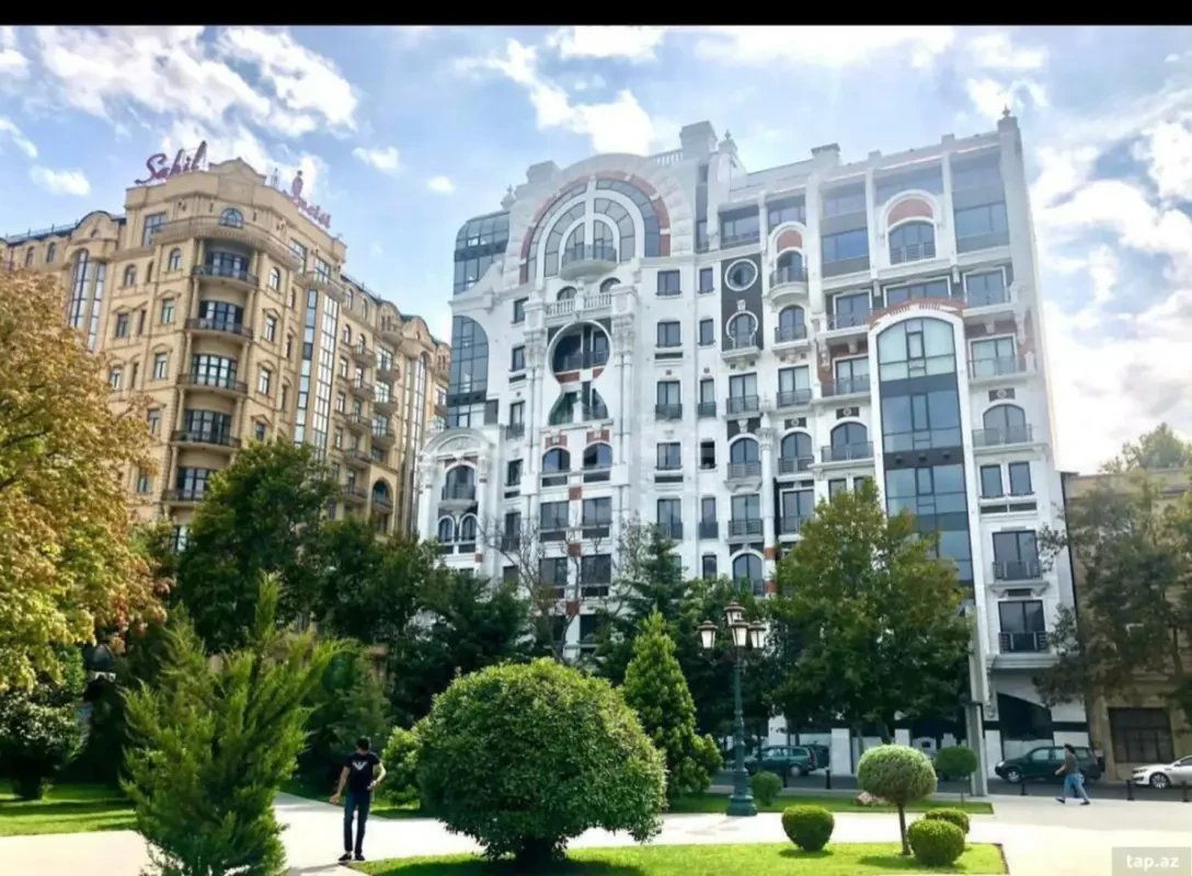 Kirayə verilir 3 otaqlı yeni tikili 180 m²