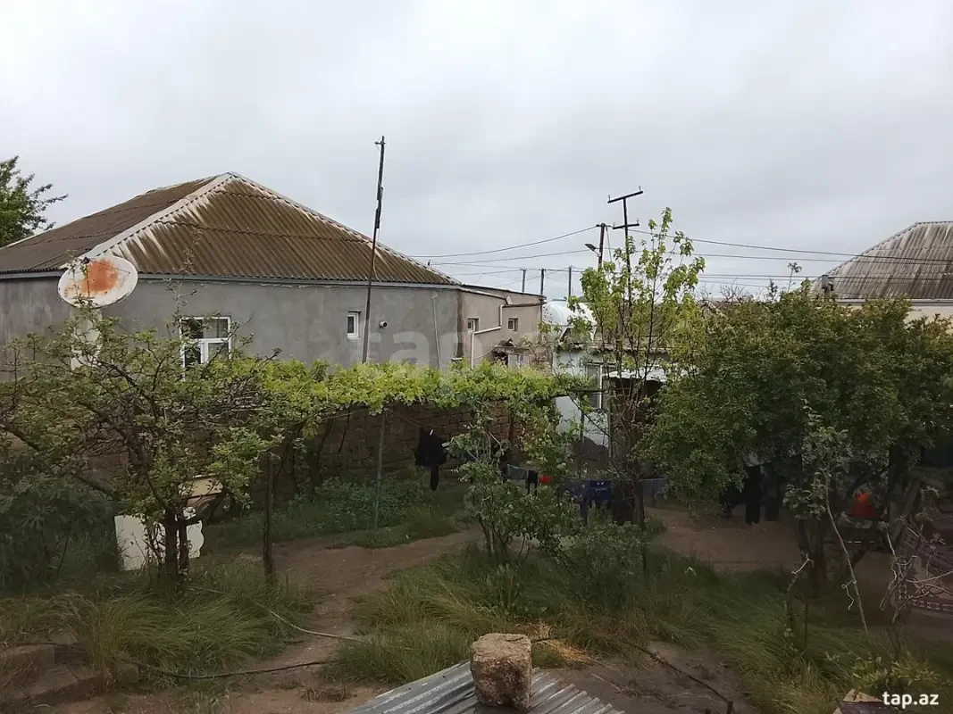 Satılır 2 otaqlı həyət evi 200 m²