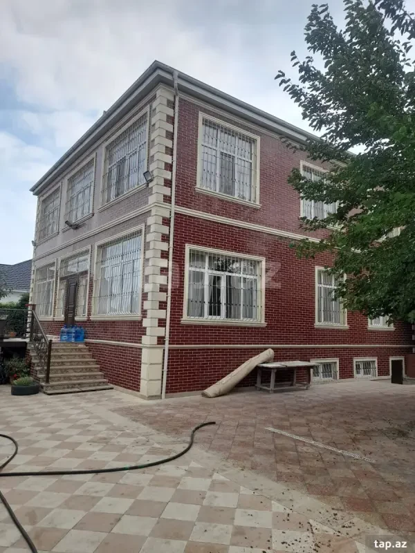 Satılır 7 otaqlı həyət evi 360 m²